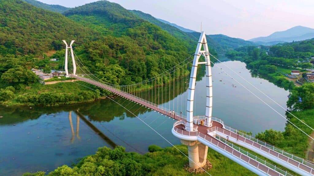 Daehwanggang-Suspension-Bridge-2-1024x576.jpg