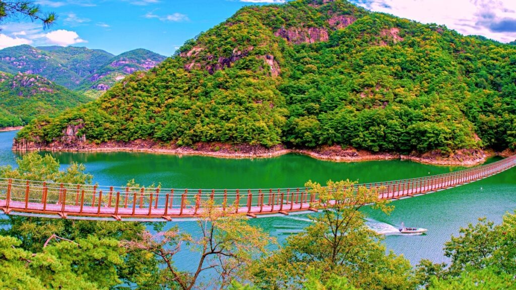 Jecheon-Oksunbong-Suspension-Bridge-2-1024x576.jpg