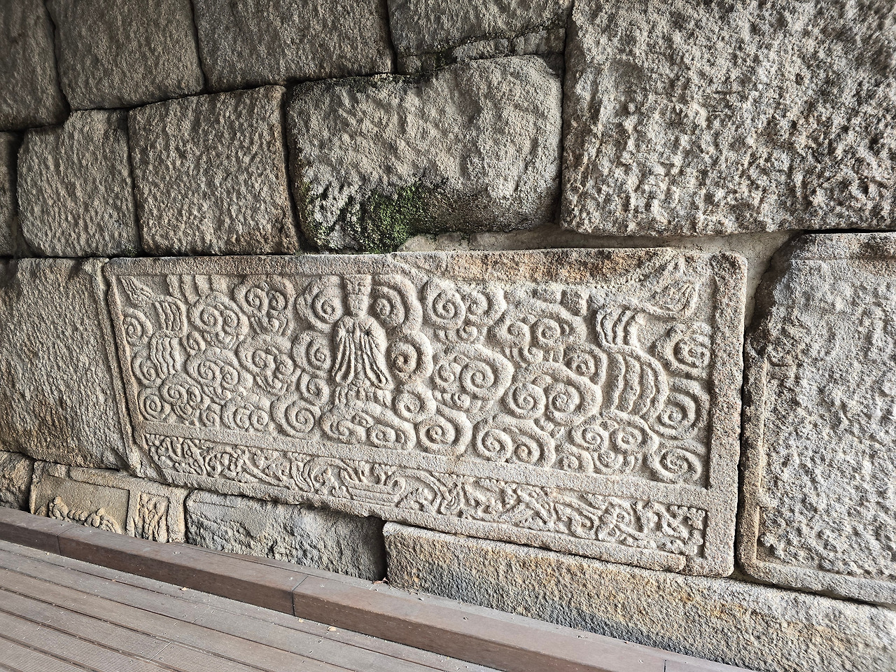 039   청계천 신덕왕후 석물.jpg