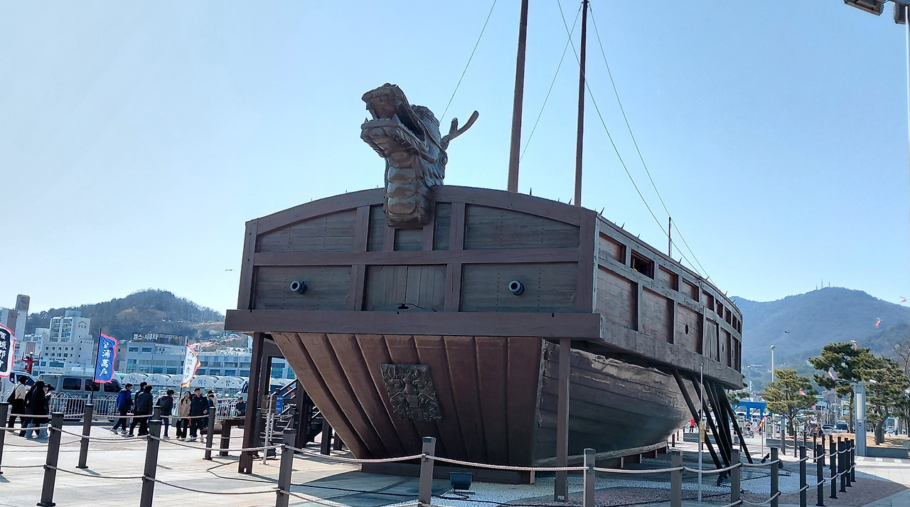 여수여행 이순신광장거북선.jpg