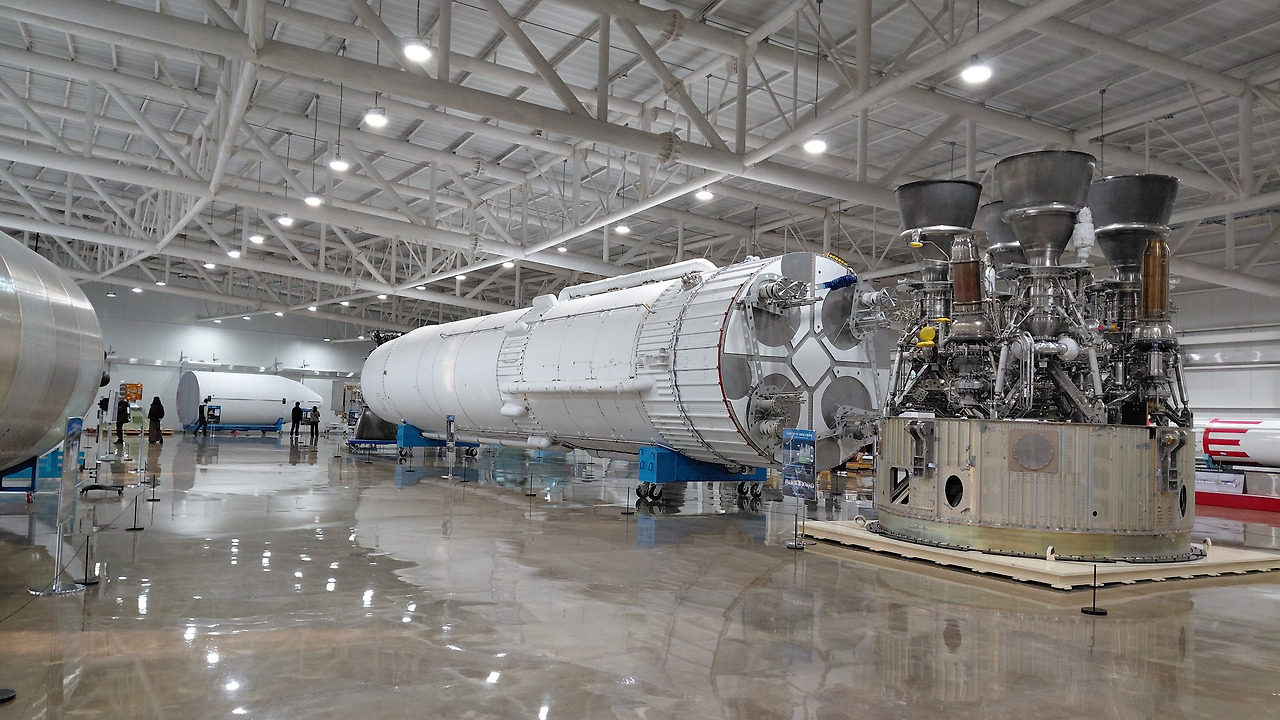 고흥여행 실물형로켓.jpg