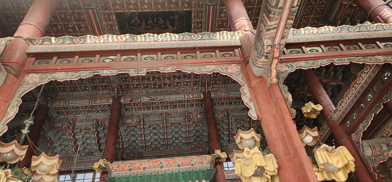 0인정전 천장.jpg