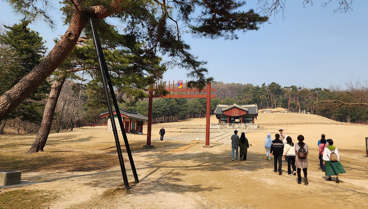 융릉 사람들.jpg