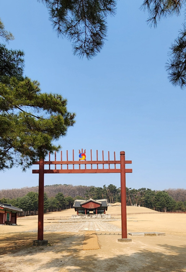 융릉 홍살문2.jpg