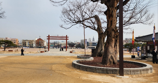 0행궁 알 광장.jpg