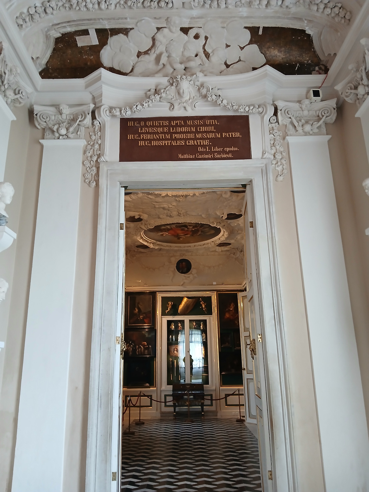 2000살도 더 된 조각들.jpg