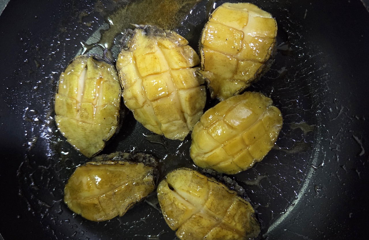 전복버터구이-다른 면 조리기.jpg