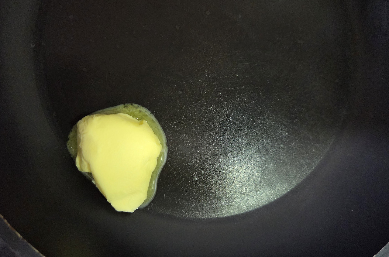 전복버터구이-버터 녹이기.jpg