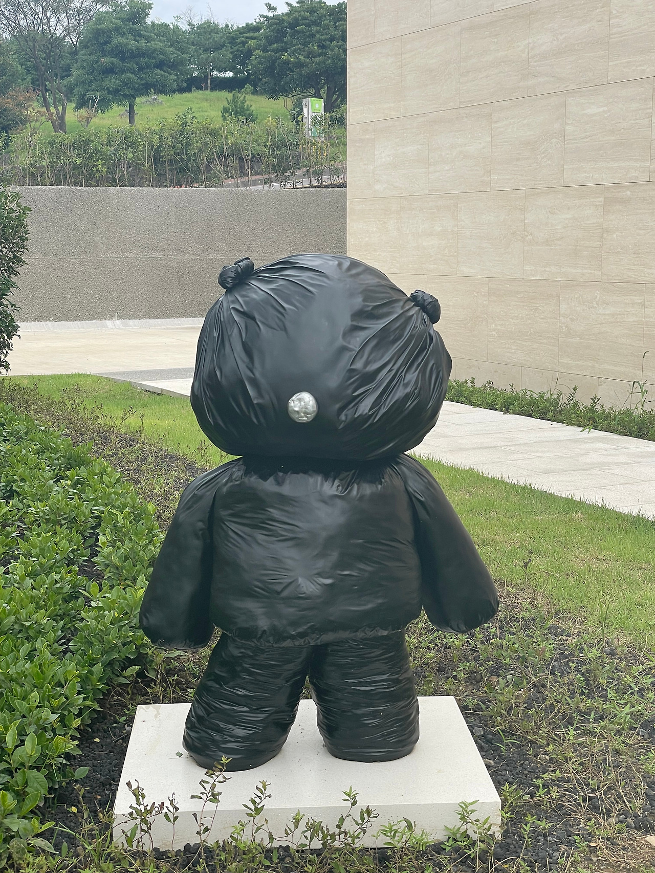 [034] 쓰레기봉지 곰.jpg