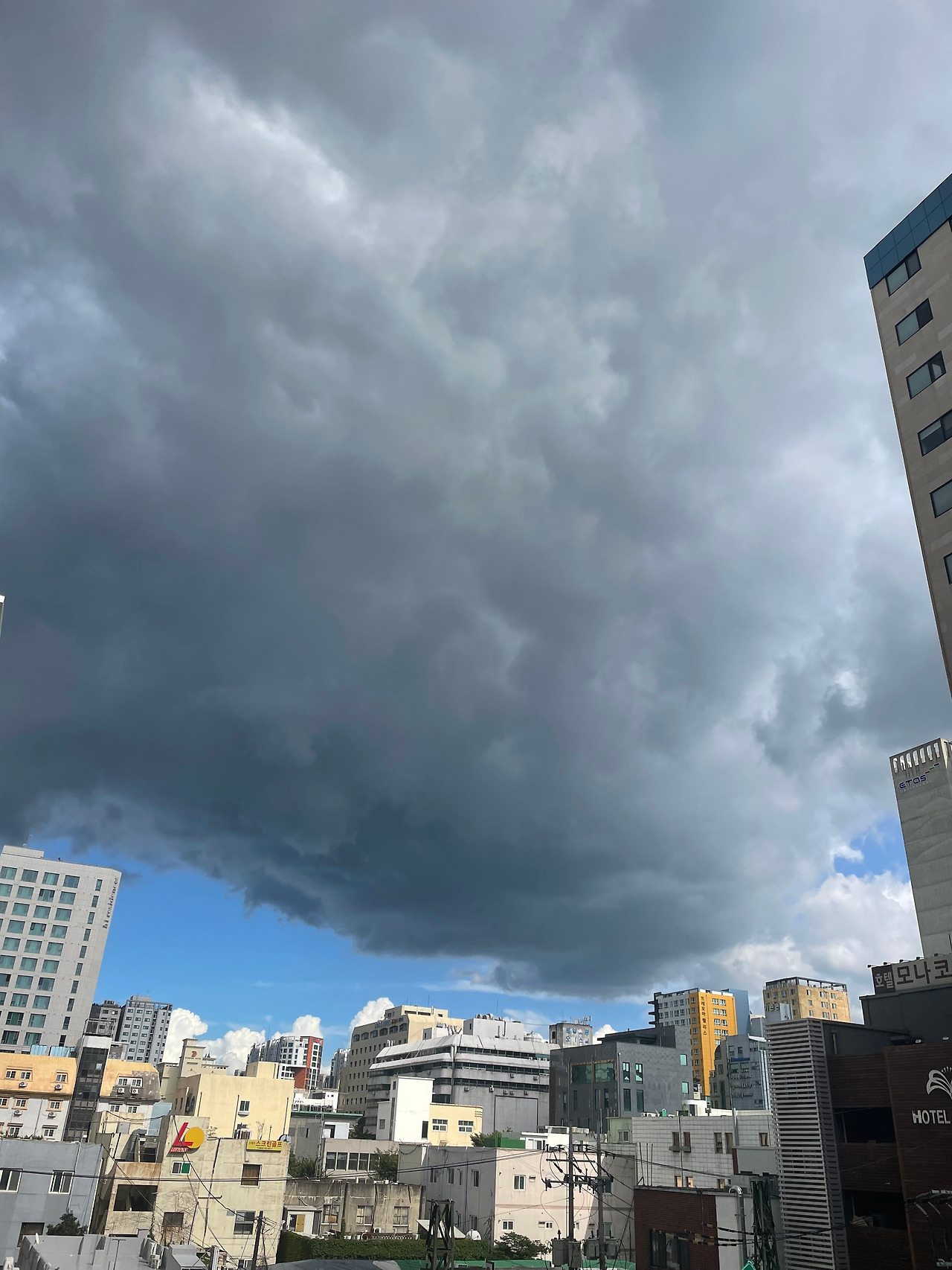 [030] 먹구름.jpg