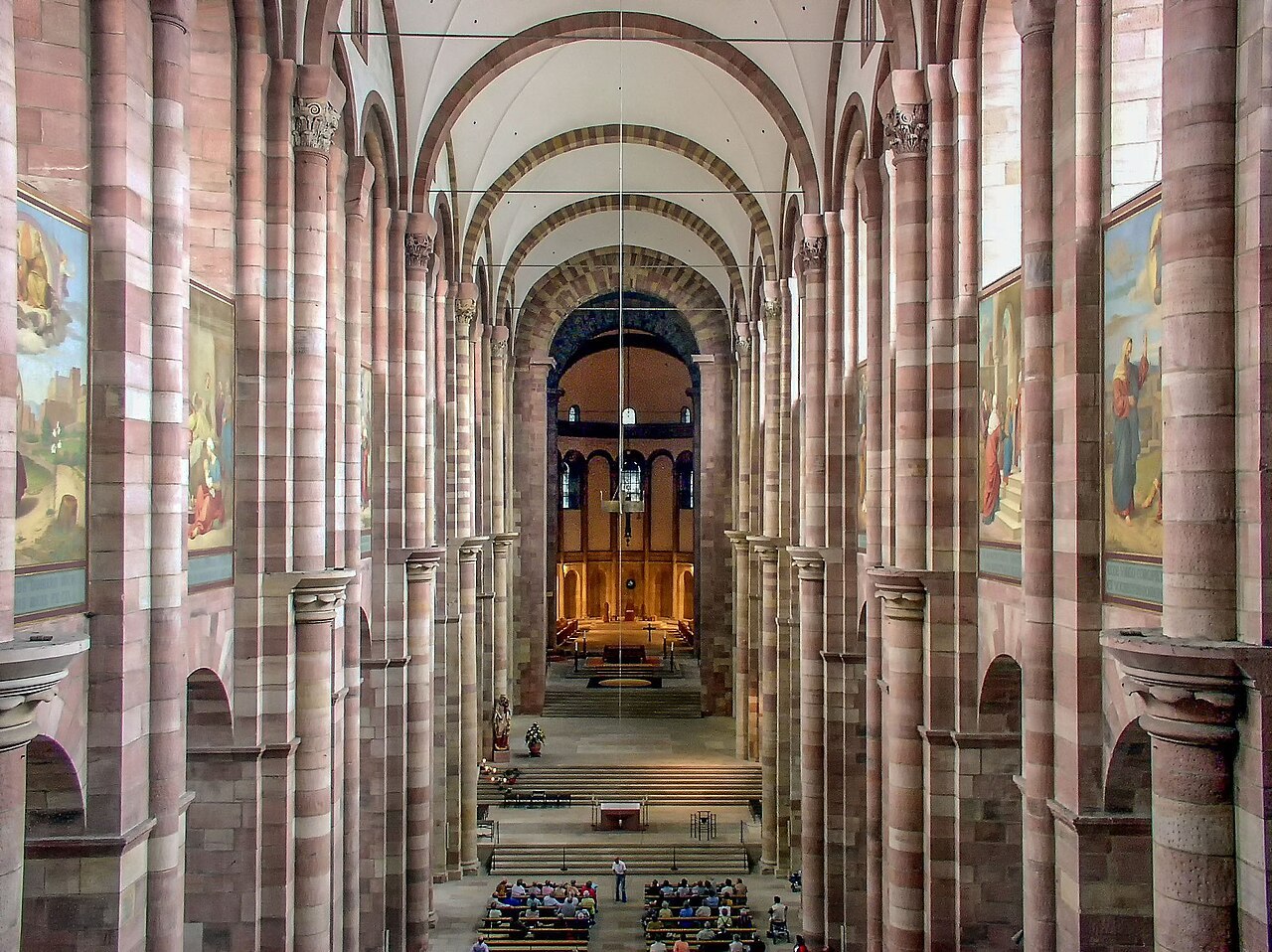 Speyerer_Dom_Mittelschiff_(von_Westempore).jpg