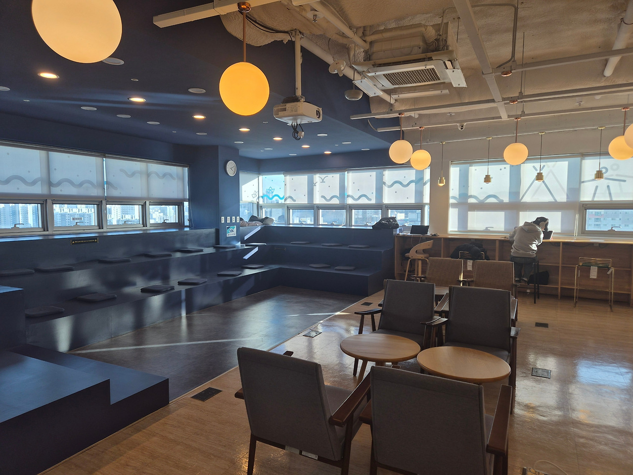 12.유유기지 내부 8.jpg