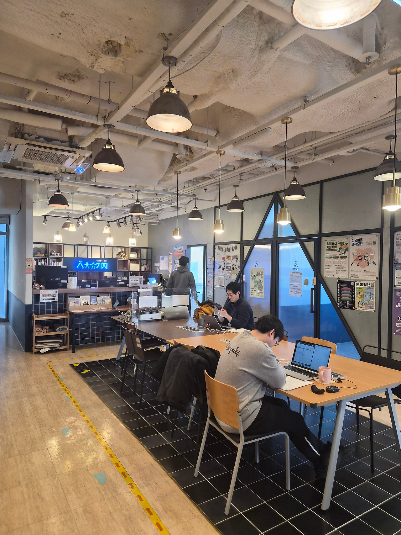 05.유유기지 내부 1.jpg