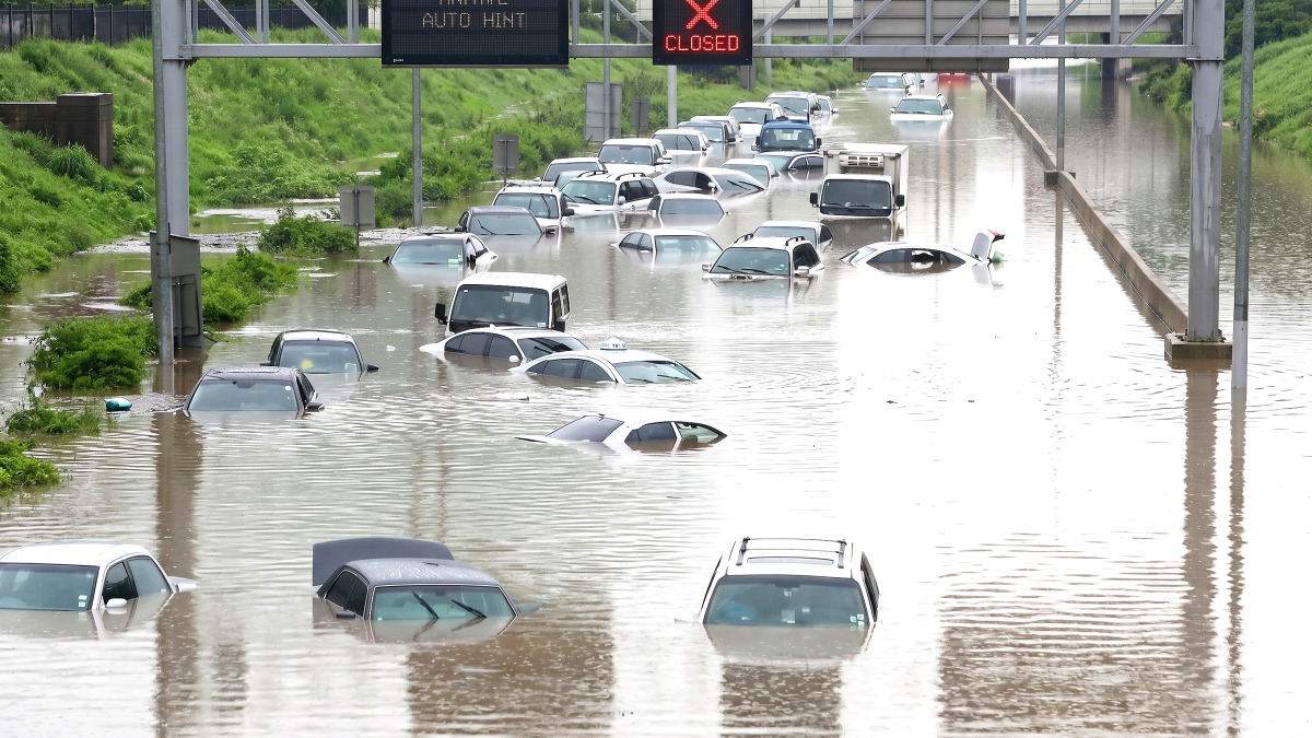 flooded-car-engine-damage-what-to-do (1).jpg