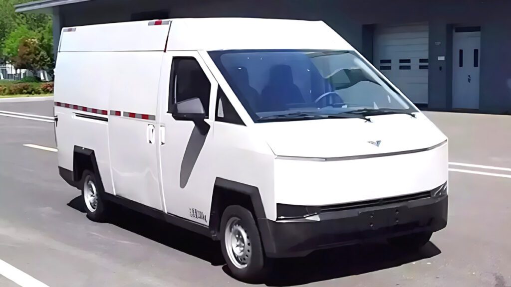 russian-russobalt-f200-electric-cybervan-unveiled-5-1024x576.jpg
