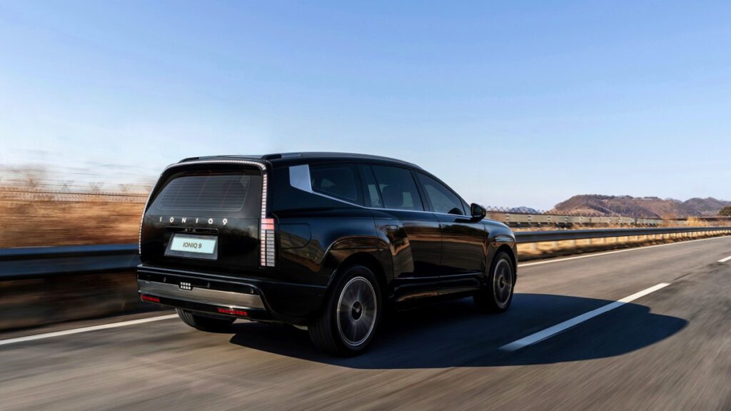 ioniq9-family-car-market-disruption-vs-carnival-4-1024x576.jpg