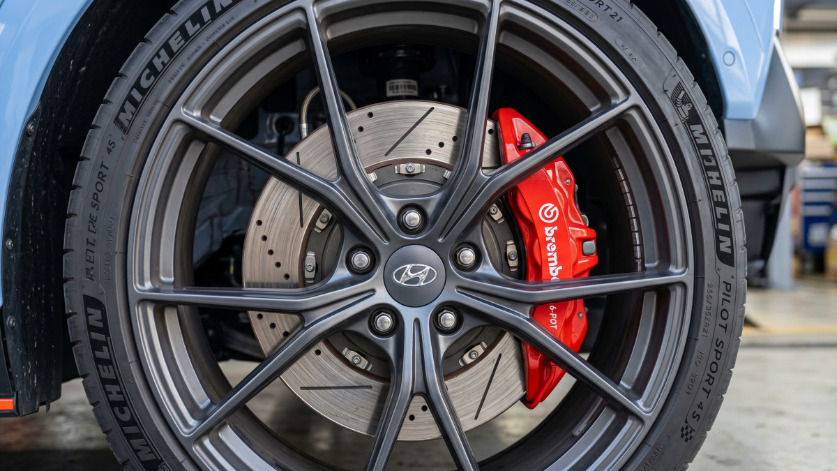 car-brake-pad-replacement-signs-cost-guide (1).jpg