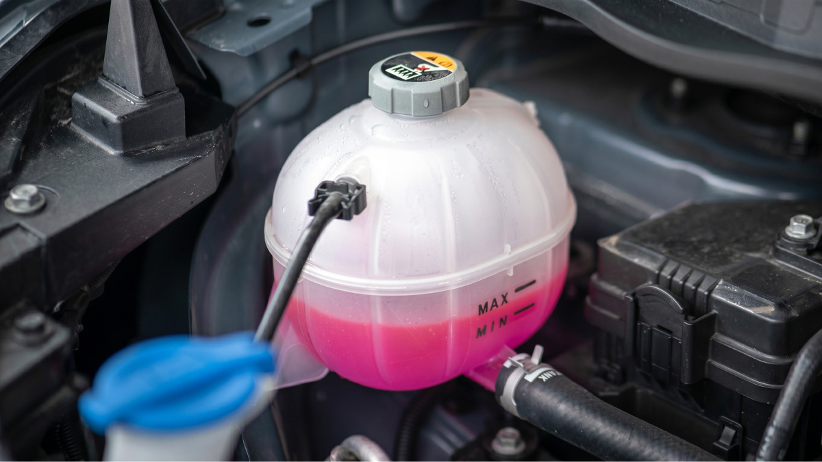 car-coolant-shortage-symptoms-replacement-guide (4).jpg