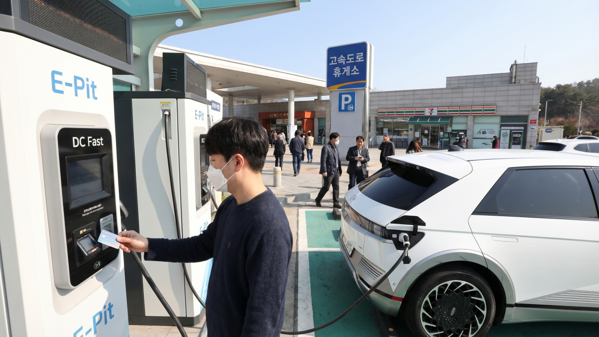 ev-charging-infrastructure-owner-review (2).jpg