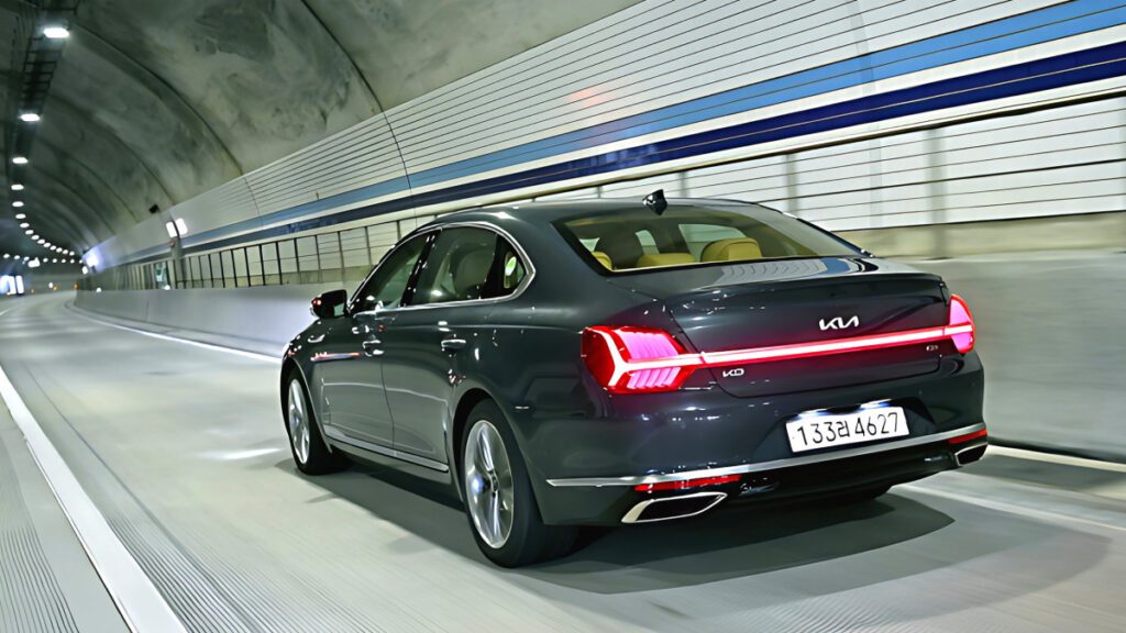 kia-k9-2026-affordable-flagship-sedan-genesis-alternative-4-1024x576.jpg