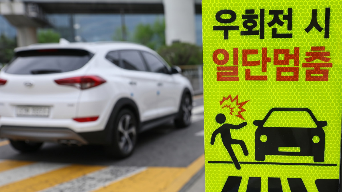 right-turn-traffic-rule-2026-guide (1).jpg
