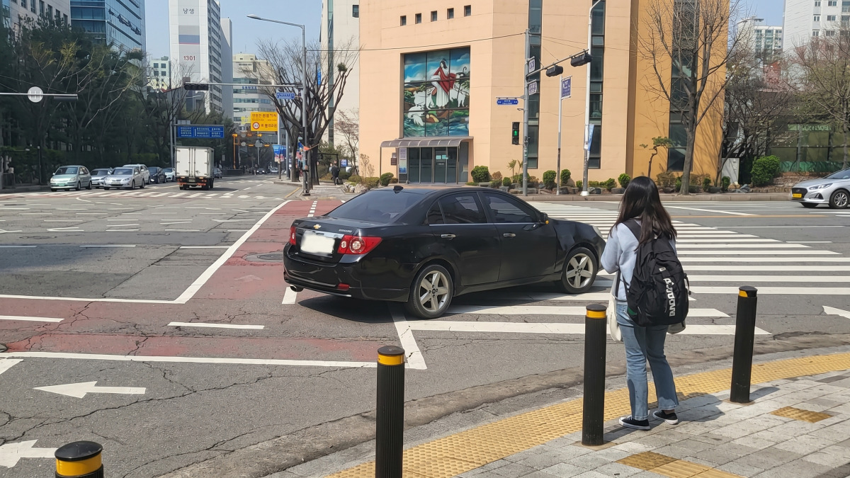 right-turn-traffic-rule-2026-guide (3).jpg