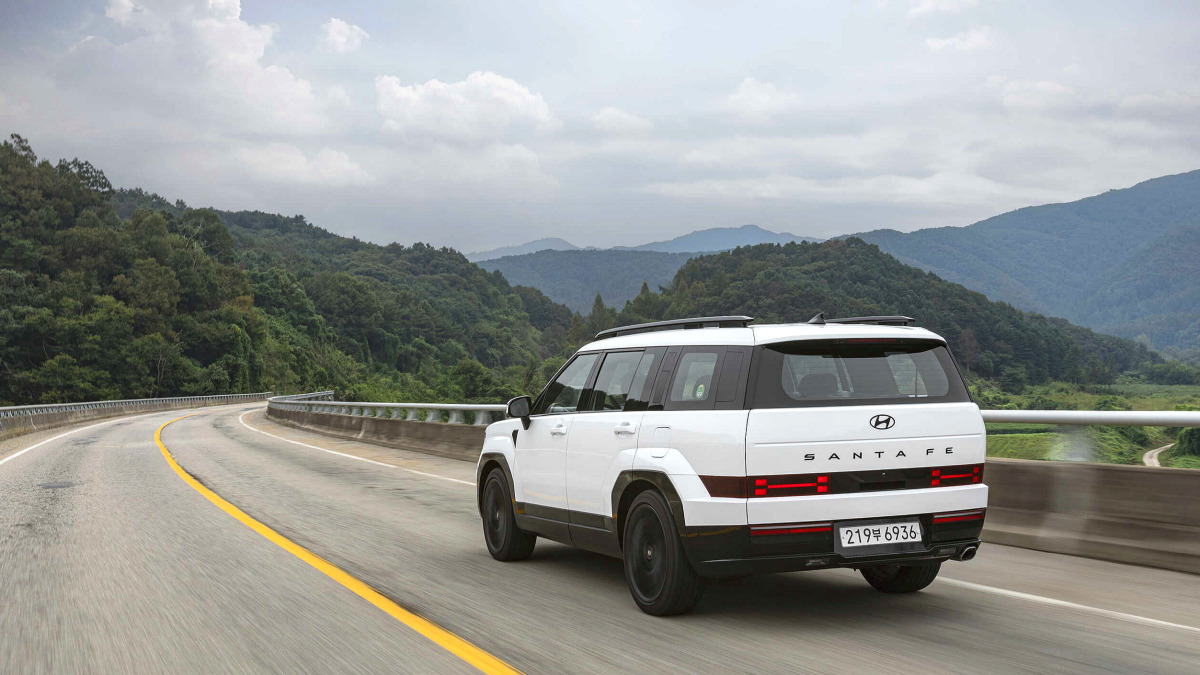 hyundai-santafe-530-discount-april-promotion-2026-6.jpg