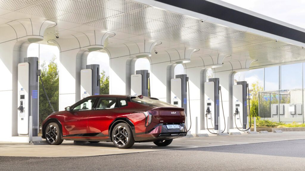 kia-ev4-discount-promotion-electric-sedan-4-1024x576.jpg