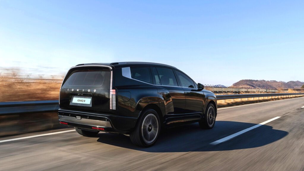 hyundai-ioniq-9-8227-units-ev9-gap-large-electric-suv-leader-5-1024x576.jpg