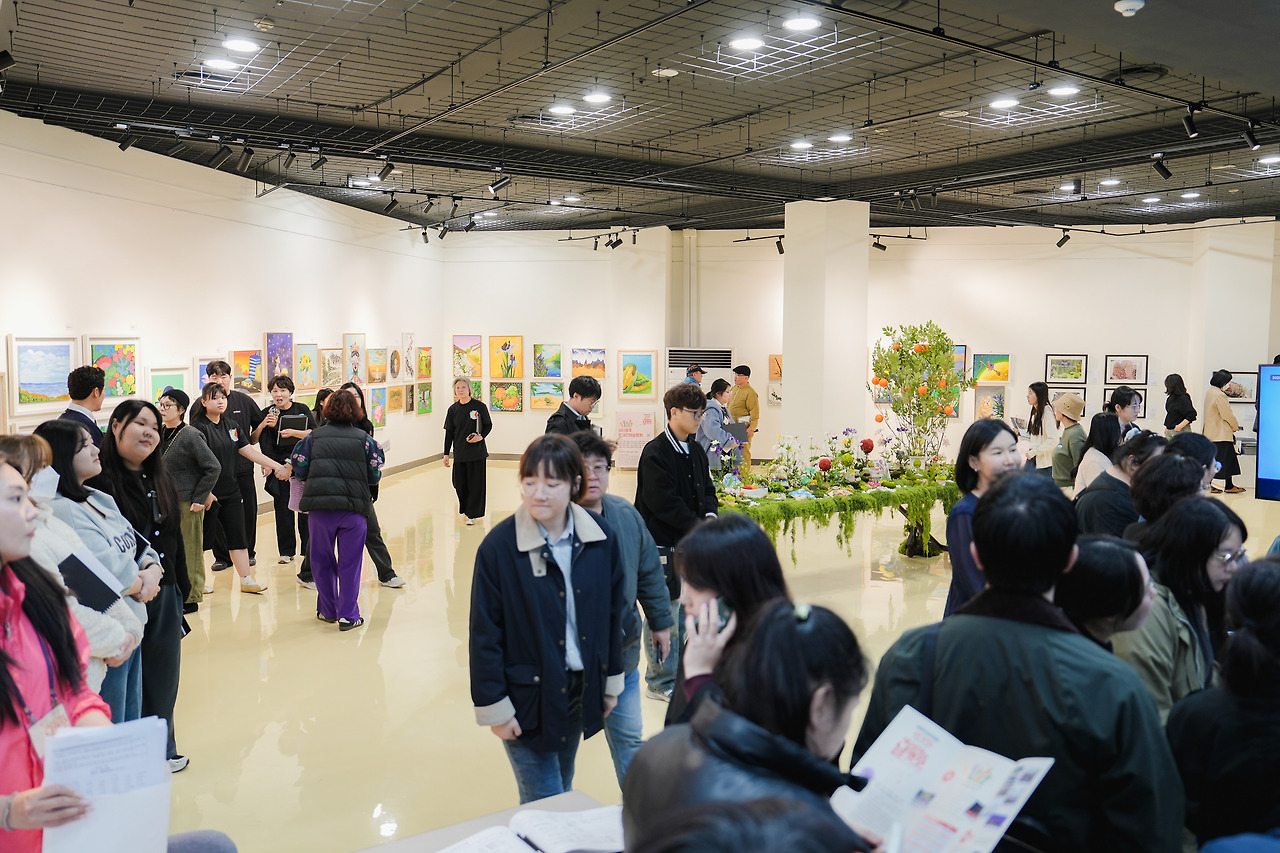 별첨2. 2025년 성과공유축제 예술날개 페스티벌 전시사진.jpg