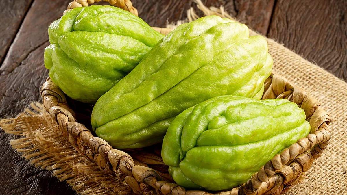 benefits-of-chayote-a-low-calorie-vegetable-2.jpg