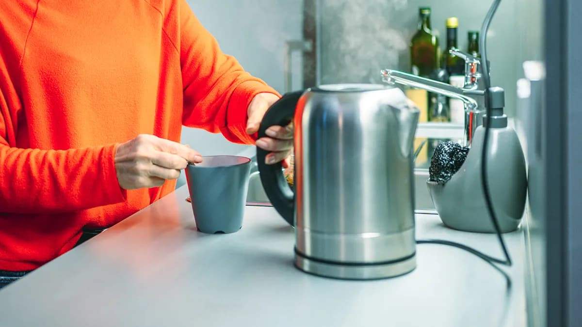 electric-kettle-limescale-removal-and-cleaning-5.jpg
