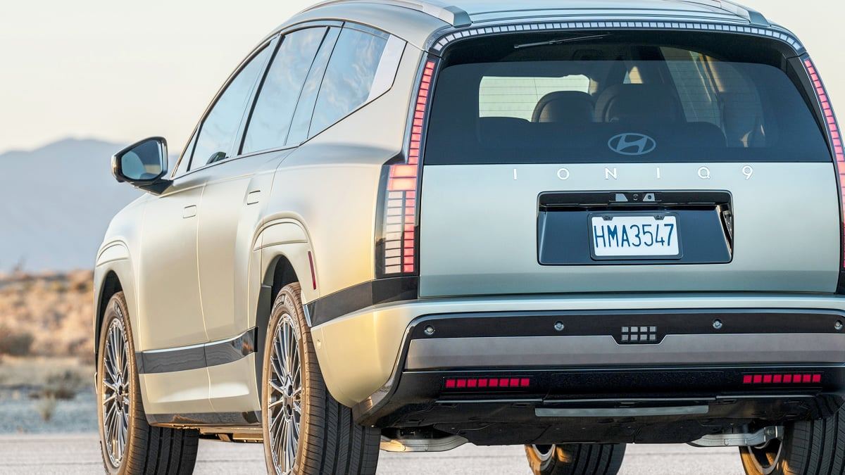 hyundai-ioniq9-wwcoty-large-ev-suv4.jpg