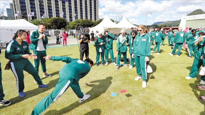 광화문에서 열린 오징어 게임_한국경제.jpg