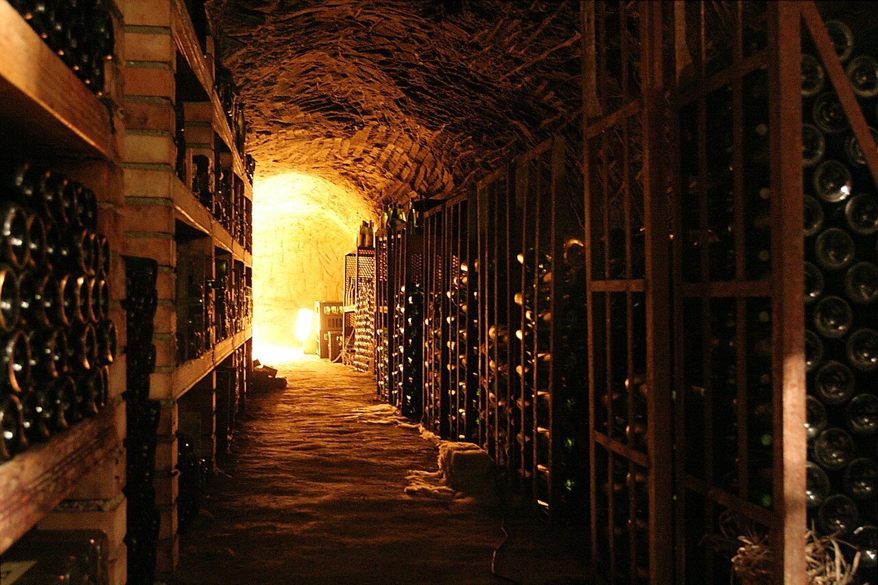1280px-Wine_cellar.jpg