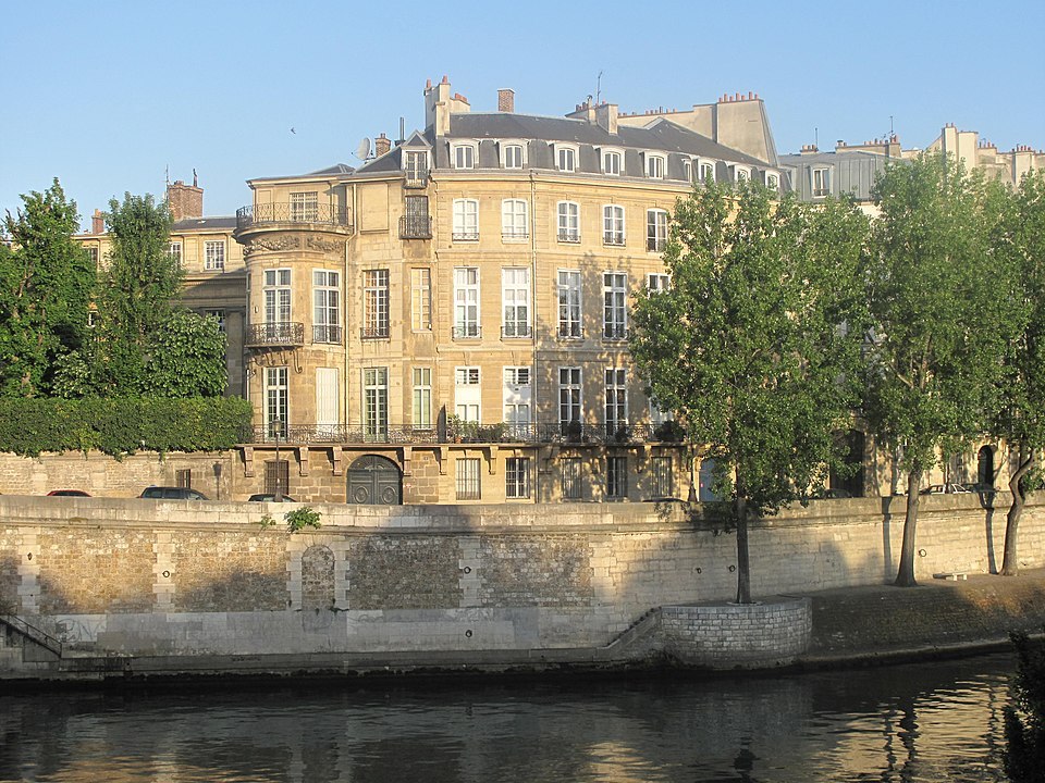 960px-Hôtel_Lambert.jpg
