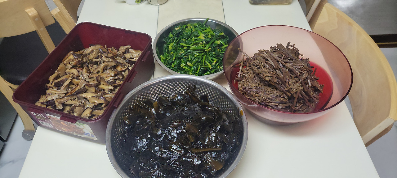 260216 명절음식(나물무침).jpg