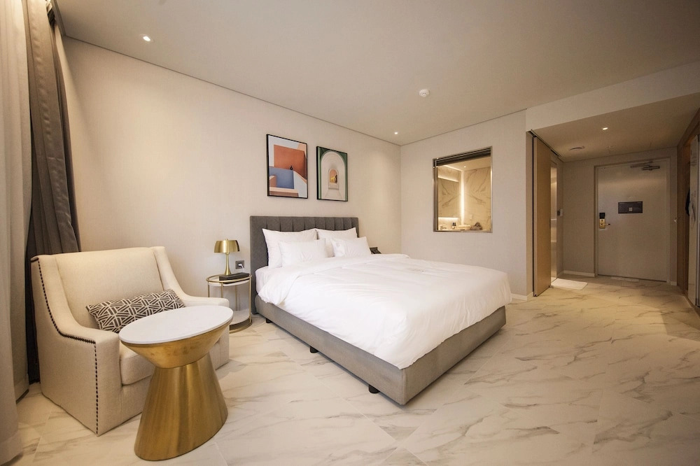 4,5월봄국내여행지추천_진해_용원 런더너 호텔_12.jpg