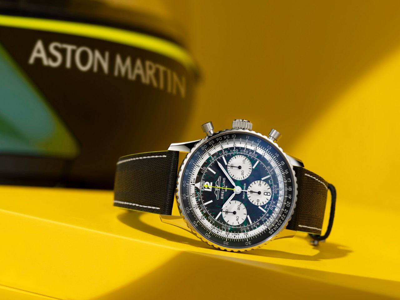 내비타이머 B01 크로노그래프 43 애스턴 마틴 아람코 포뮬러 원 팀.jpg