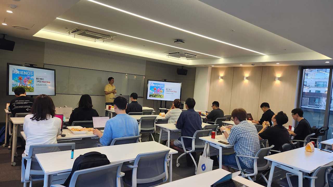 연사 없이 멤버들만 모인 회고 자리