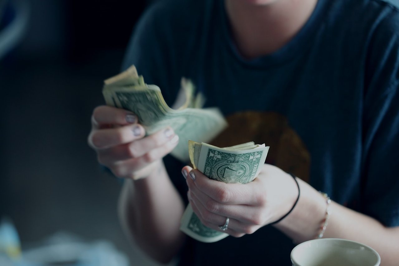 돈이 먼저냐, 행복이 먼저냐