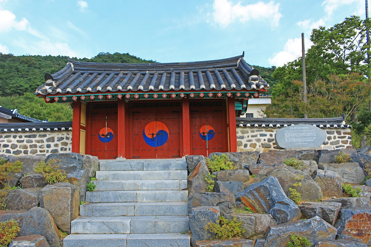 사랑나무 아래 따뜻한 인정