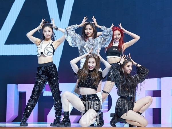 [현장] 걸그룹 명가 JYP신인 걸그룹 ITZY(있지)