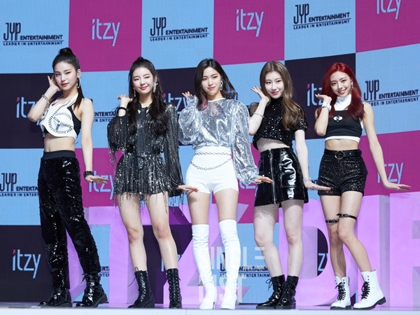 [현장] 걸그룹 명가 JYP신인 걸그룹 ITZY(있지)