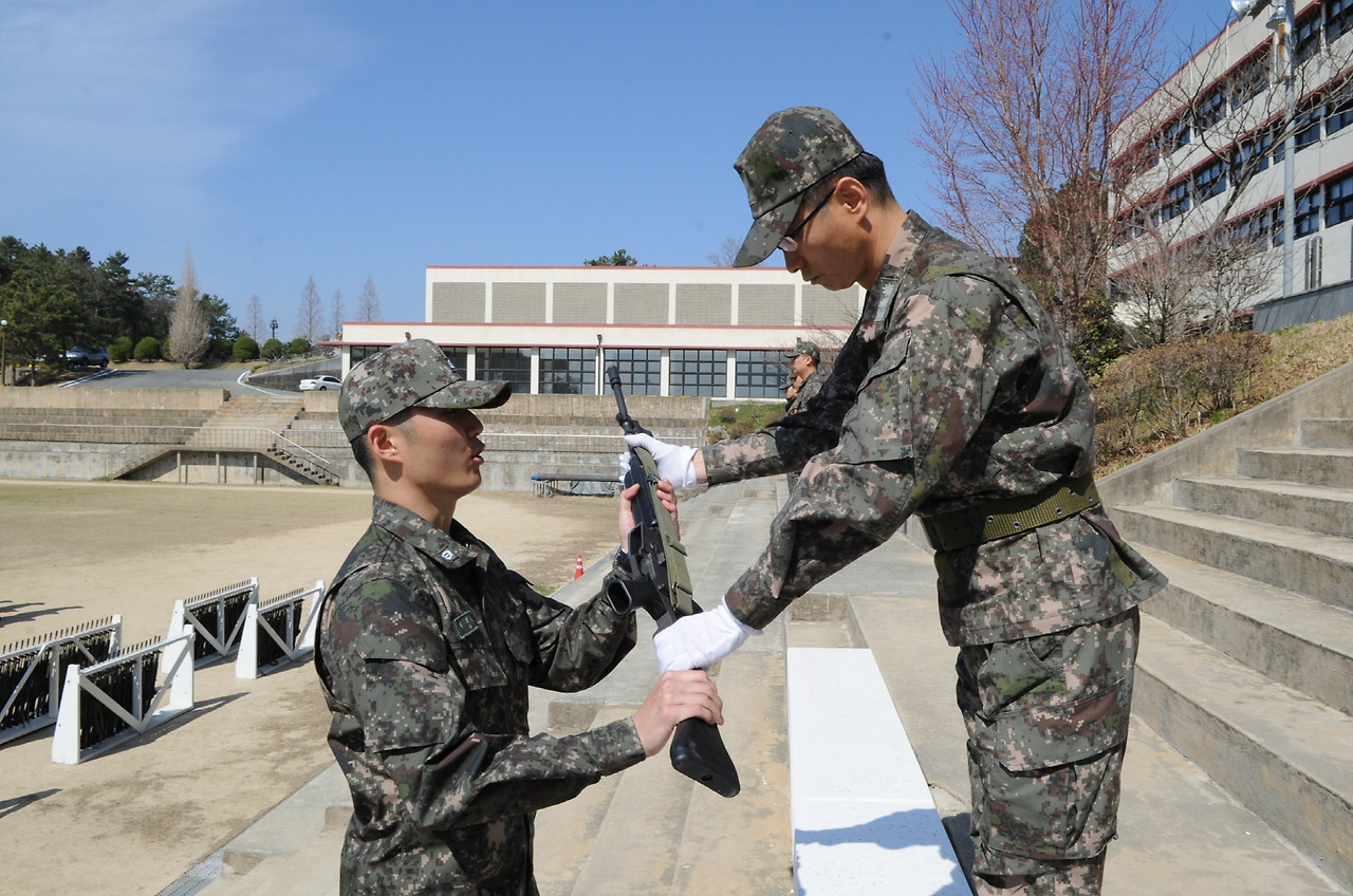 해군통역장교수기: 03-군인화 단계 (1)