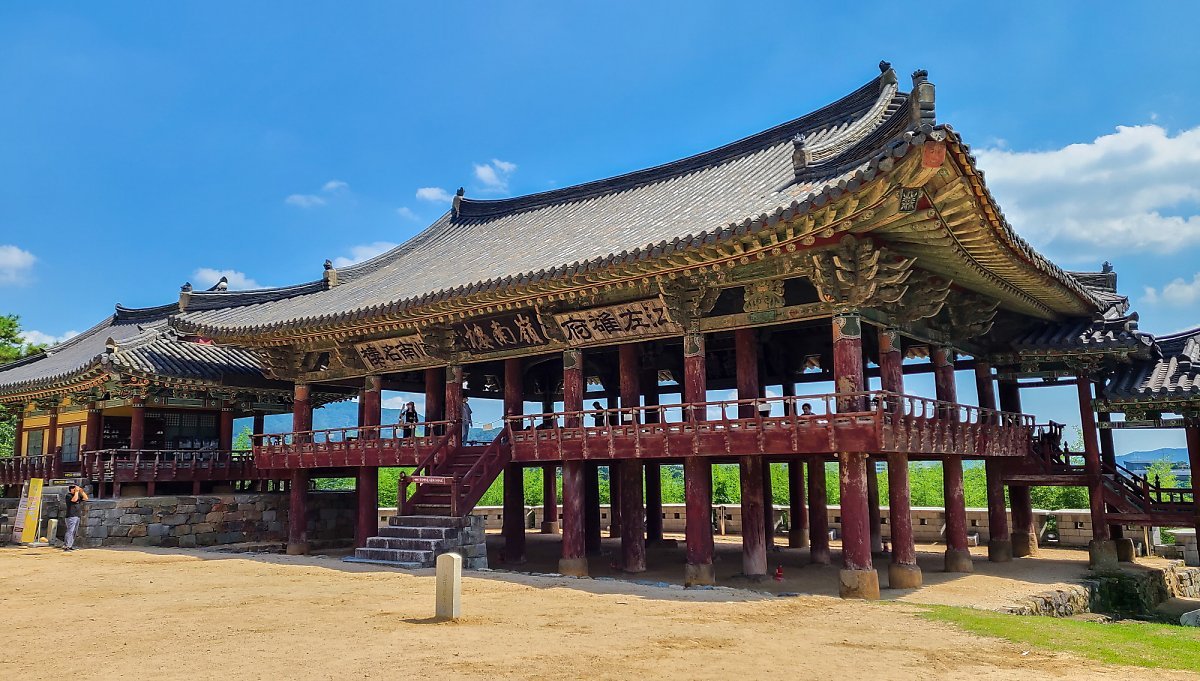 뜨거운 햇볕에도 경쾌한 추억 '밀양'