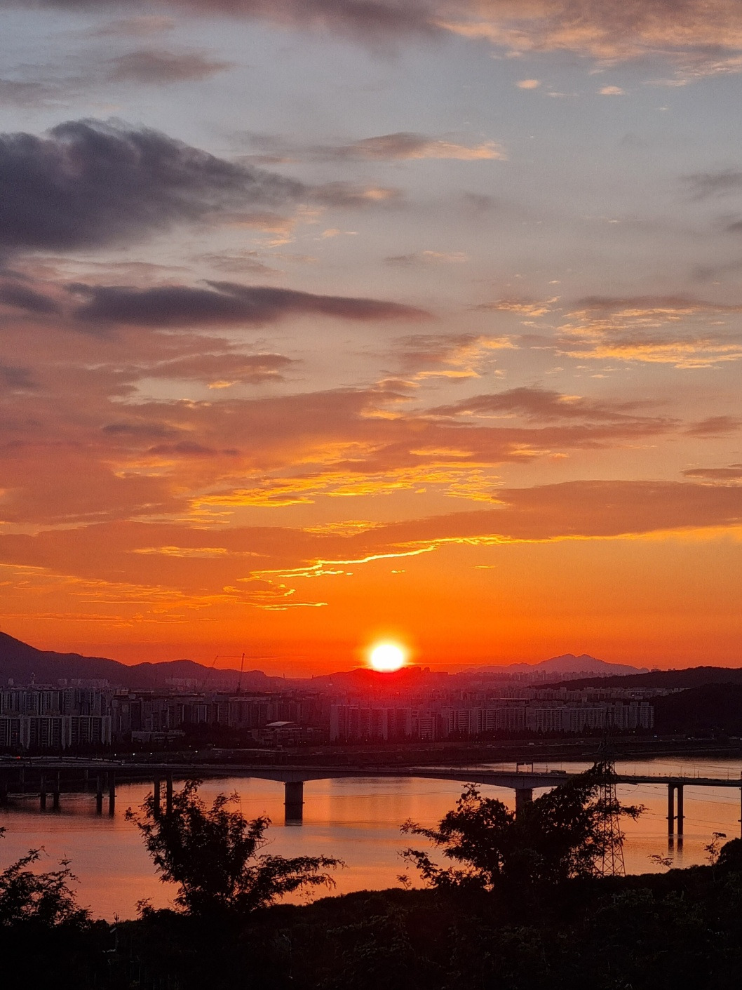 지난 한 해, 하루의 태양을 배웅하며