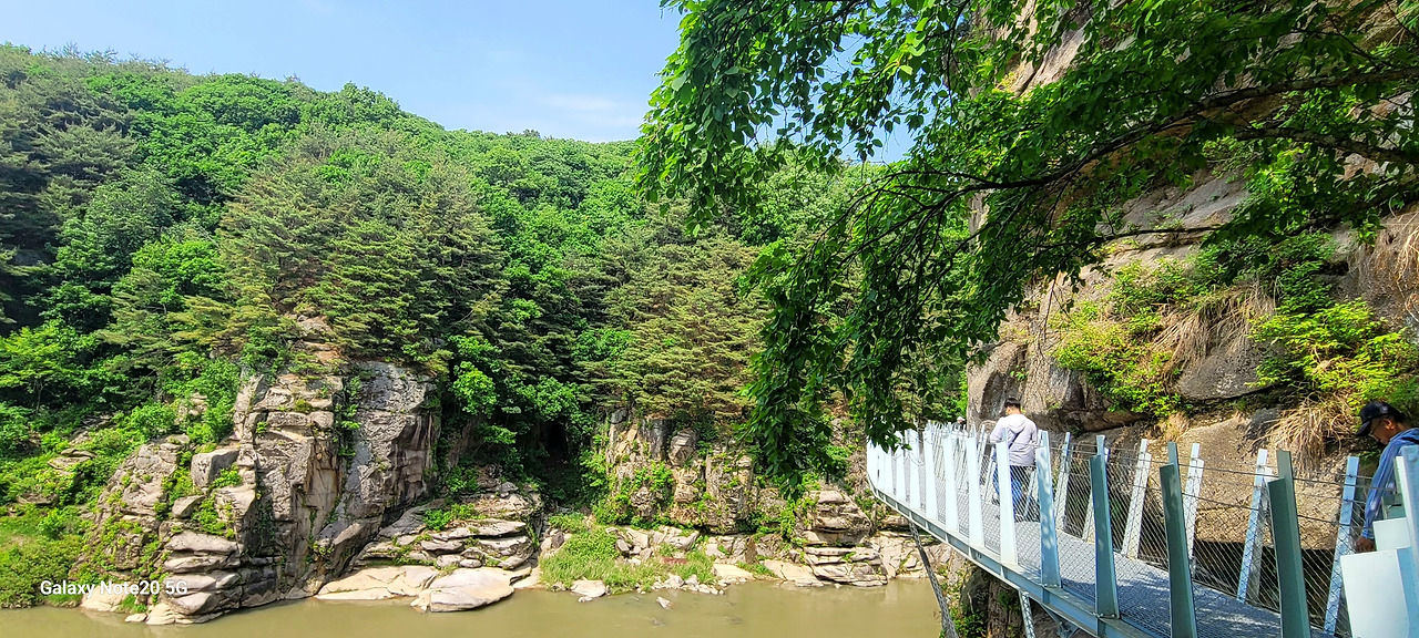 철원 한탄강주상절리길과 포천 산정호수를 만났다.