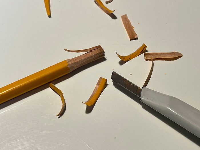 연필을 깎으며...