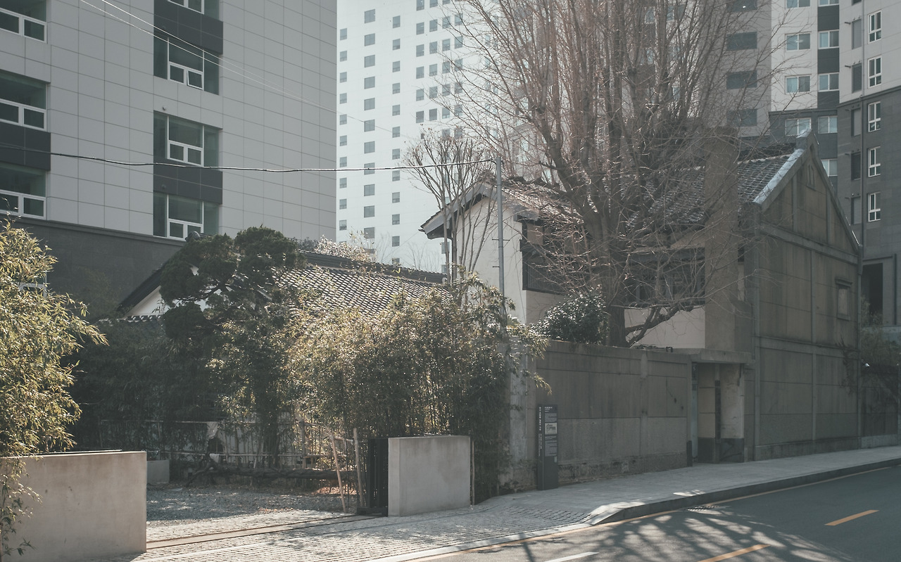 지난 100년의 기억을 품은 주택